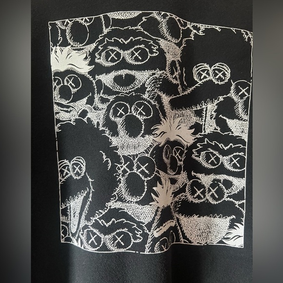 KAWS X UNIQLO Sesame Street Crew Neck Sweatshirt - Picture 4 of 5